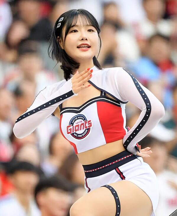최홍라 치어리더 성형전, 레전드 비키니, 바디프로필, 남친 이재현과 열애, 결별, 재결합까지